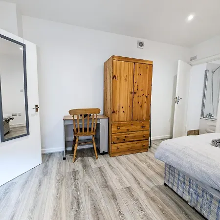Cozy Central Apartments - With Private Kitchens & Bathrooms Portsmouth Esterno foto