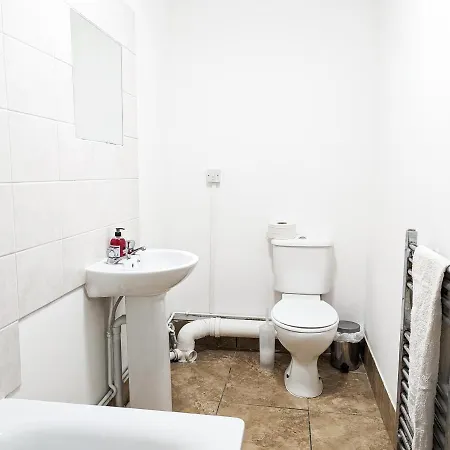 Cozy Central Apartments - With Private Kitchens & Bathrooms Portsmouth Esterno foto