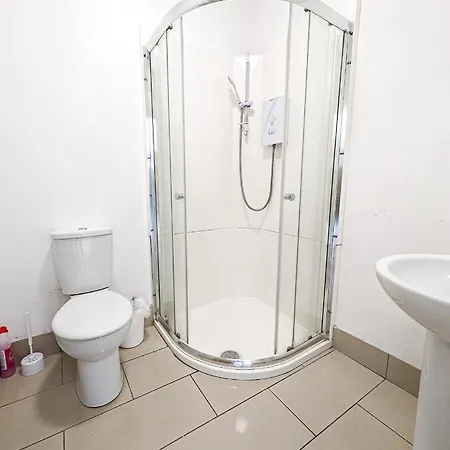 Cozy Central Apartments - With Private Kitchens & Bathrooms Portsmouth Esterno foto