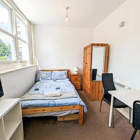 Cozy Central Apartments - With Private Kitchens & Bathrooms Portsmouth Esterno foto