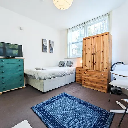 Cozy Central Apartments - With Private Kitchens & Bathrooms Portsmouth Esterno foto