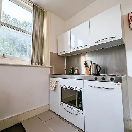 Cozy Central Apartments - With Private Kitchens & Bathrooms Portsmouth Esterno foto