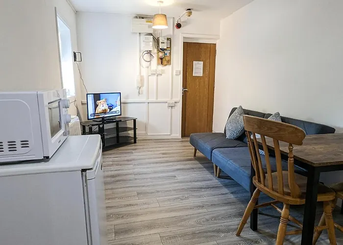 Cozy Central Apartments - With Private Kitchens & Bathrooms