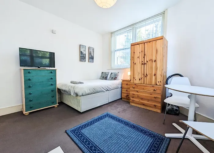 Cozy Central Apartments - With Private Kitchens & Bathrooms